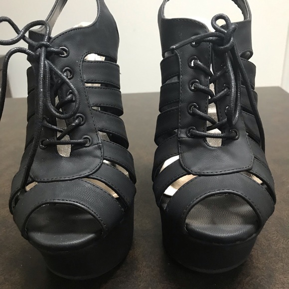 Charlotte Russe Black Wedges - Size: 7 - Picture 3 of 5
